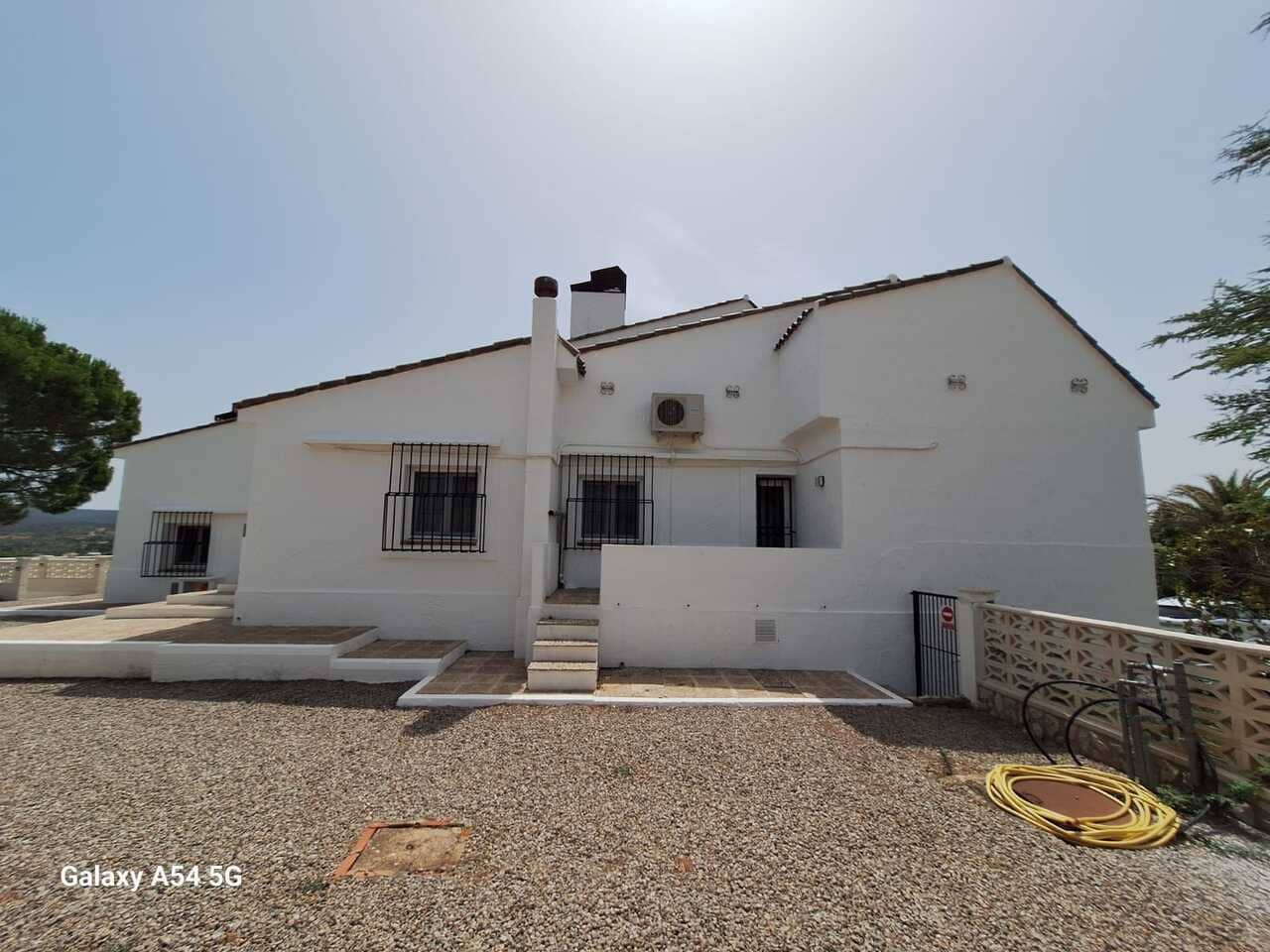 9 bedroom Commercial for sale in Ayora with pool - € 620,000 (Ref: 8703879)