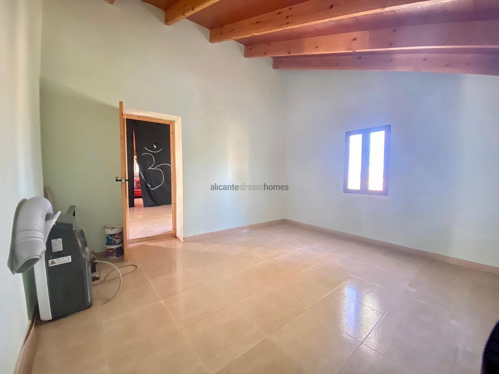 7 makuuhuone Omakotitalo myytävänä paikassa Yecla mukana 
autotalli - 139 000 € (Ref: 8738562)