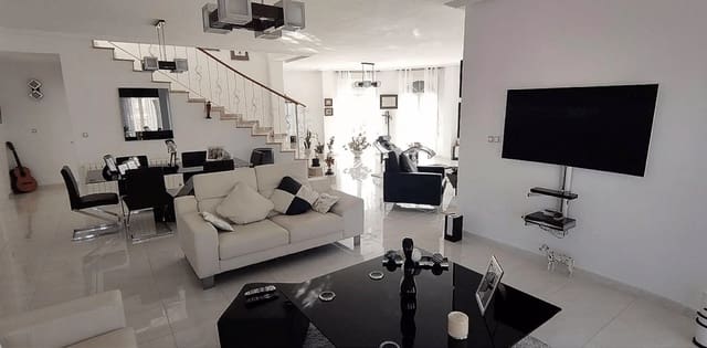 4 bedroom Villa for sale in Pinoso - € 475,000 (Ref: 8780484)