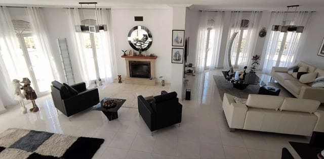 4 bedroom Villa for sale in Pinoso - € 475,000 (Ref: 8780484)