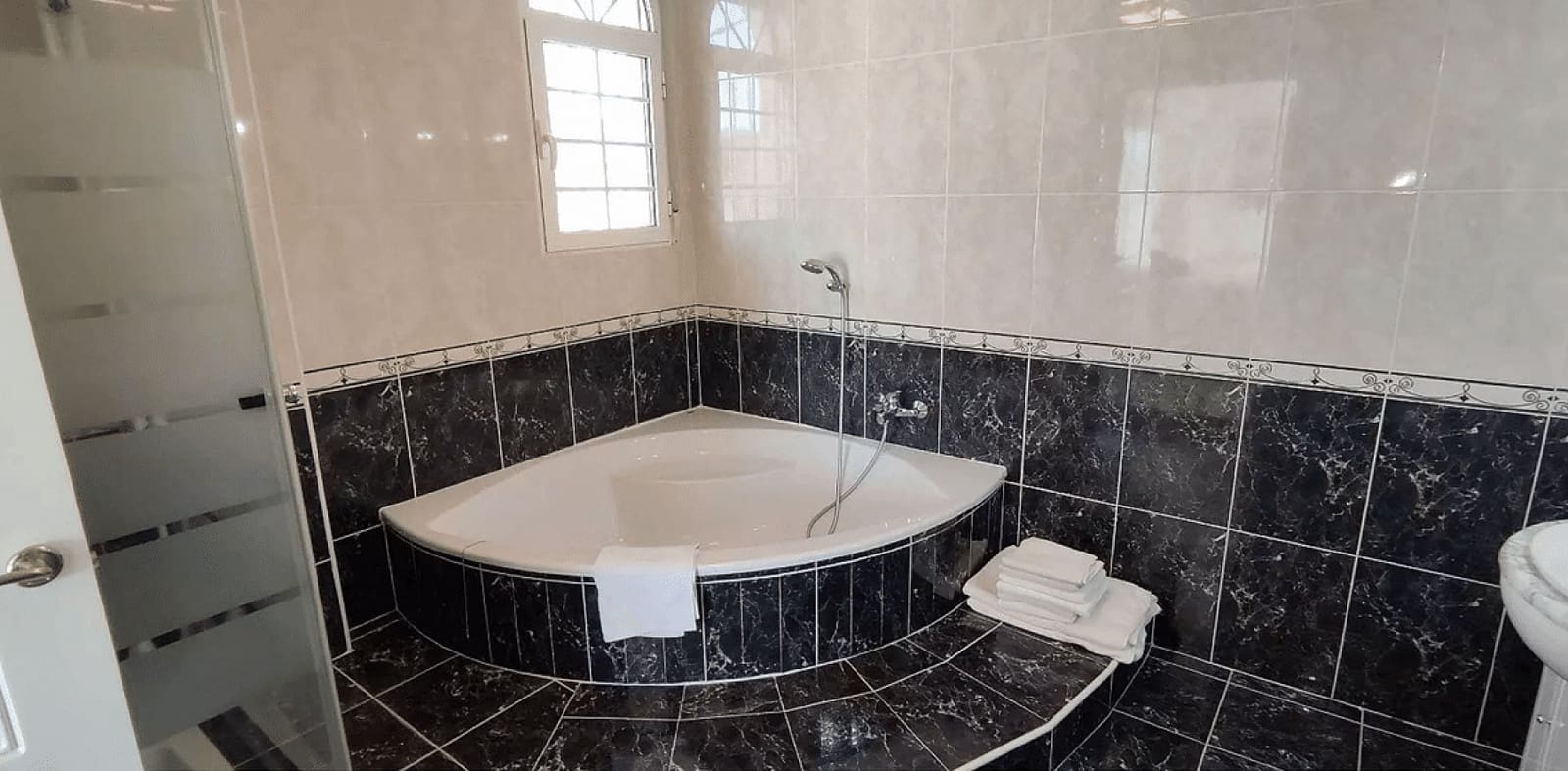 4 bedroom Villa for sale in Pinoso - € 475,000 (Ref: 8780484)