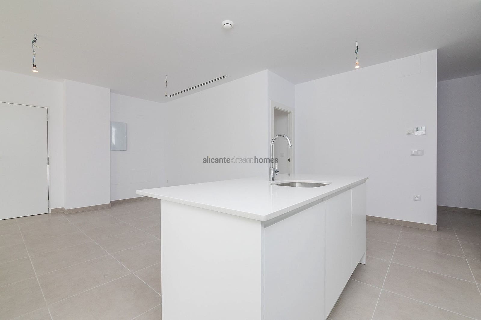 3 bedroom Villa for sale in Polop with pool garage - € 535,000 (Ref: 8820491)