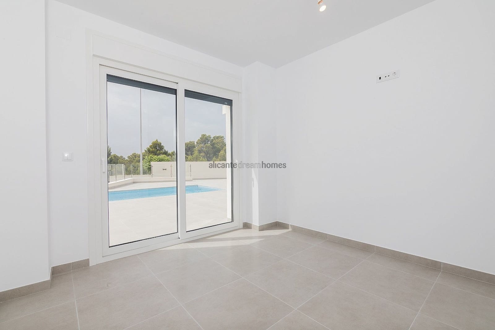 3 bedroom Villa for sale in Polop with pool garage - € 535,000 (Ref: 8820491)