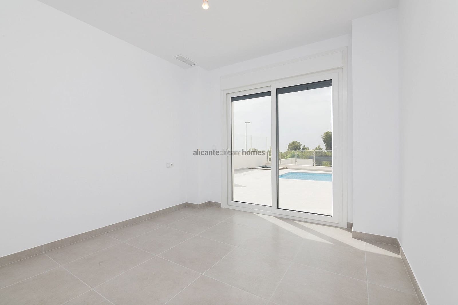 3 bedroom Villa for sale in Polop with pool garage - € 535,000 (Ref: 8820491)