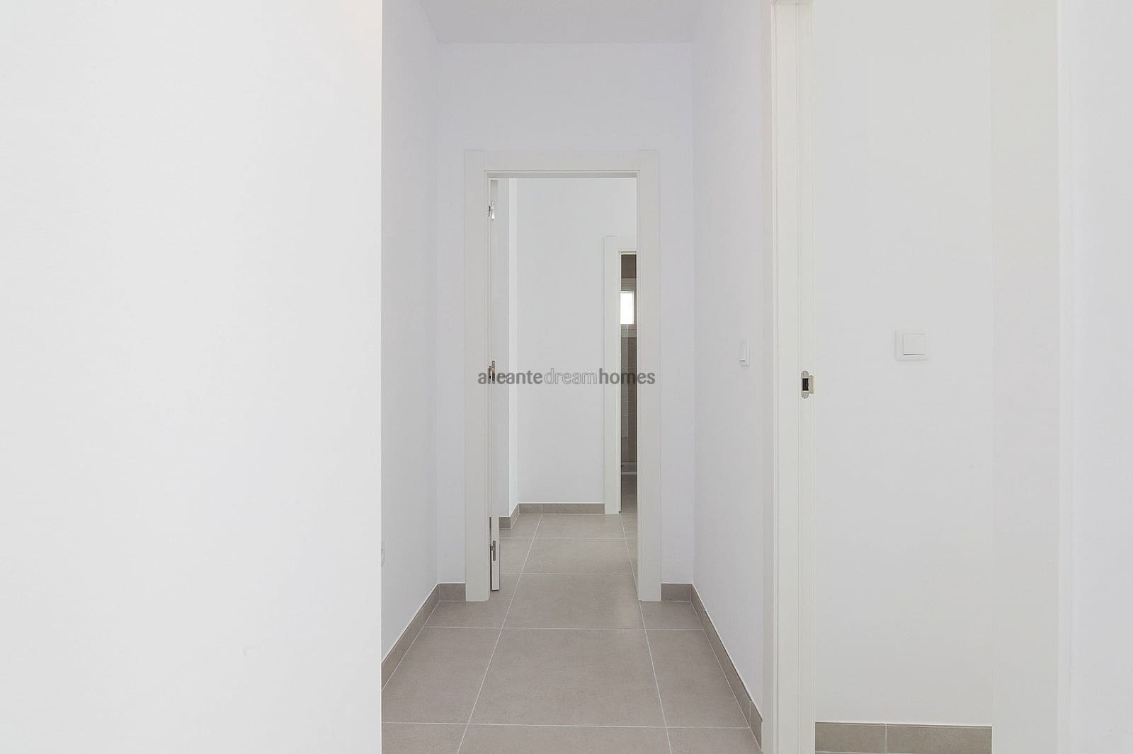 3 bedroom Villa for sale in Polop with pool garage - € 535,000 (Ref: 8820491)