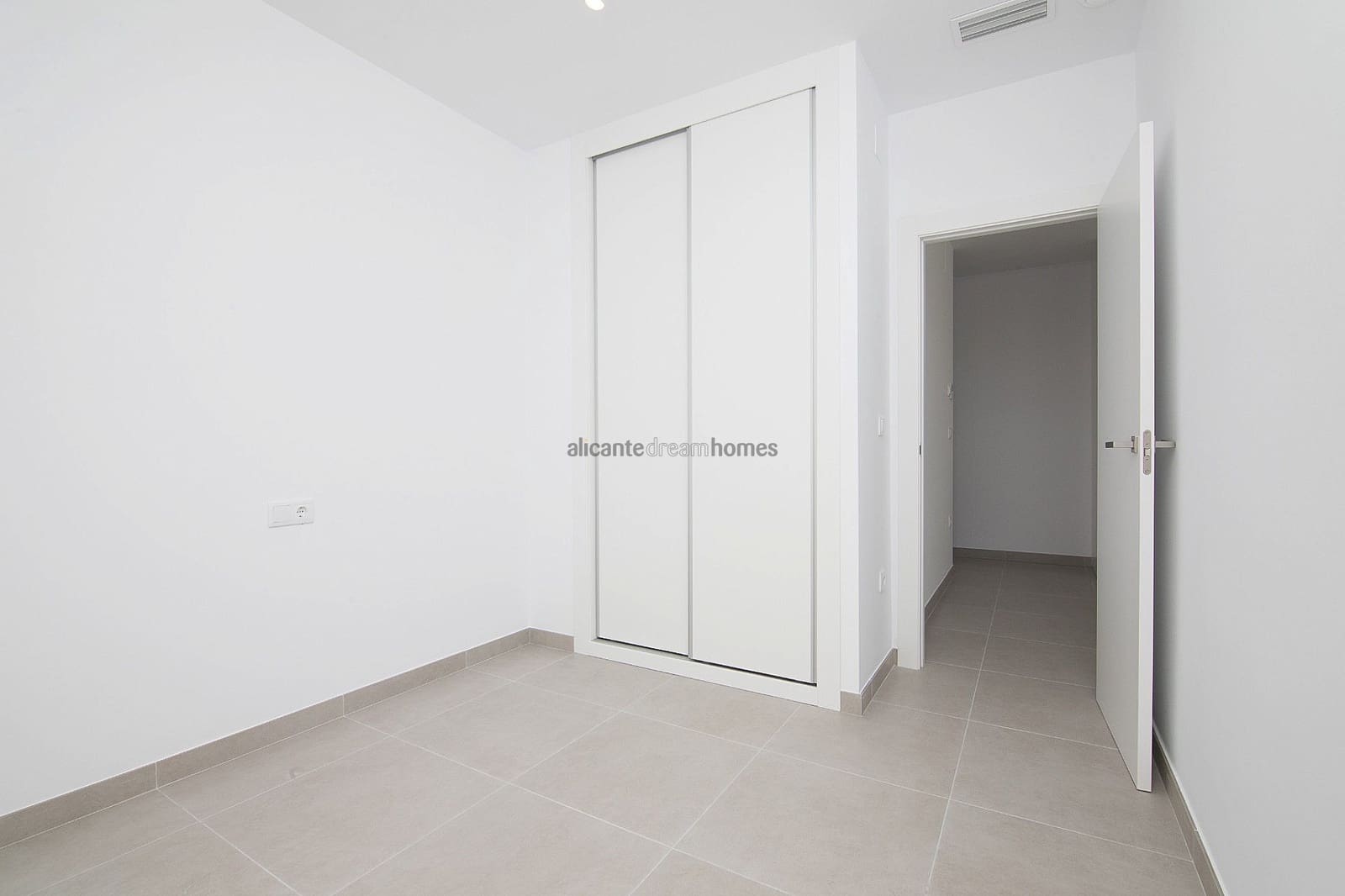 3 bedroom Villa for sale in Polop with pool garage - € 535,000 (Ref: 8820491)