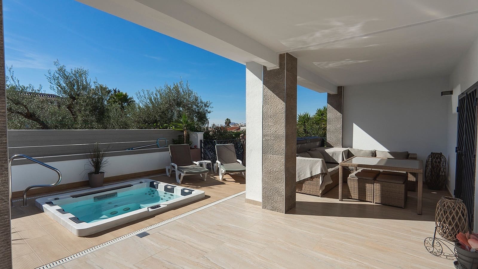 4 bedroom Villa for sale in Ciudad Quesada with pool garage - € 799,995 (Ref: 8841973)