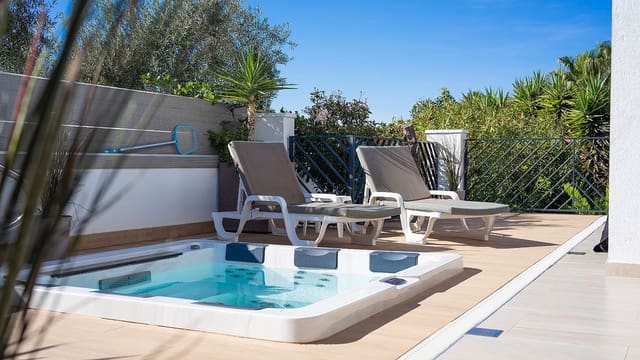 4 bedroom Villa for sale in Ciudad Quesada, Rojales with pool garage - € 799,995 (Ref: 8841973)