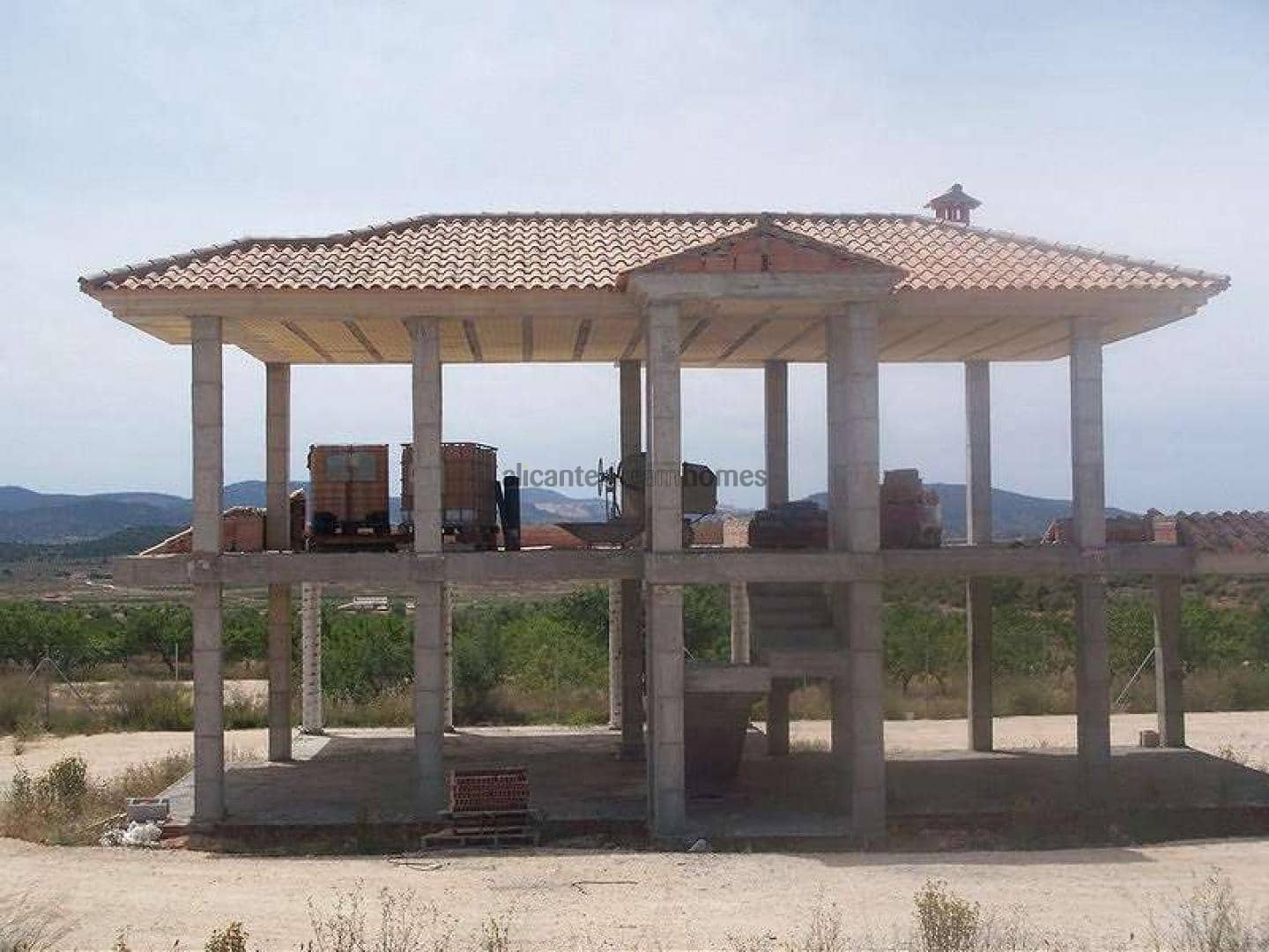 4 Zimmer Villa zu verkaufen in Pinoso mit Pool Garage - 375.000 € (Ref: 8844054)