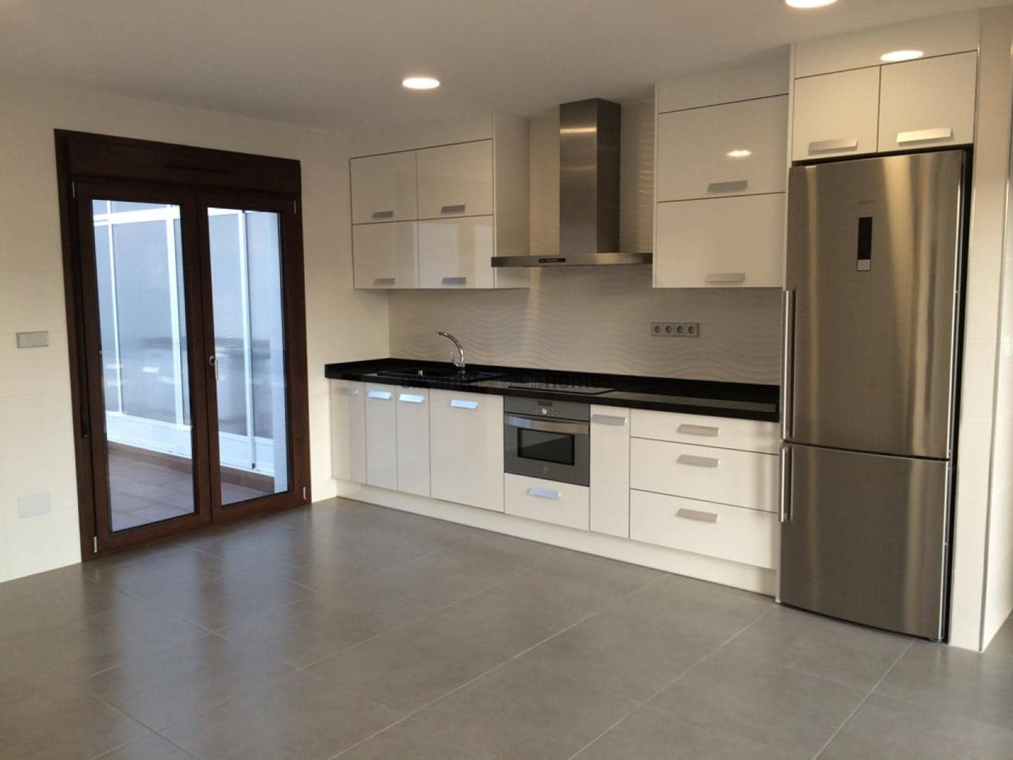 4 Zimmer Villa zu verkaufen in Pinoso mit Pool Garage - 375.000 € (Ref: 8844054)