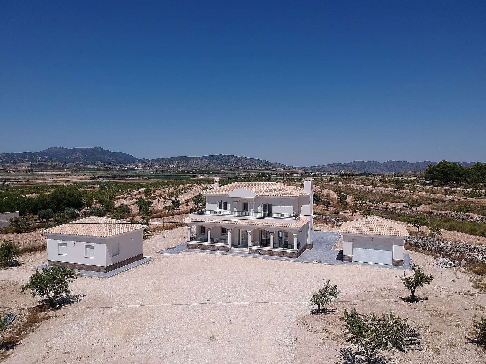 4 soveværelse Villa til salg i Pinoso med swimmingpool garage - € 449.000 (Ref: 8844056)