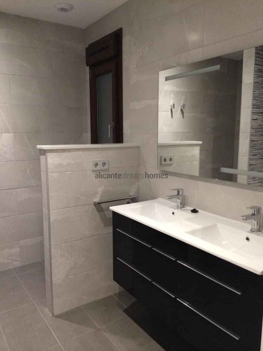 3 slaapkamer Villa te koop in Pinoso met zwembad - € 398.000 (Ref: 8844057)