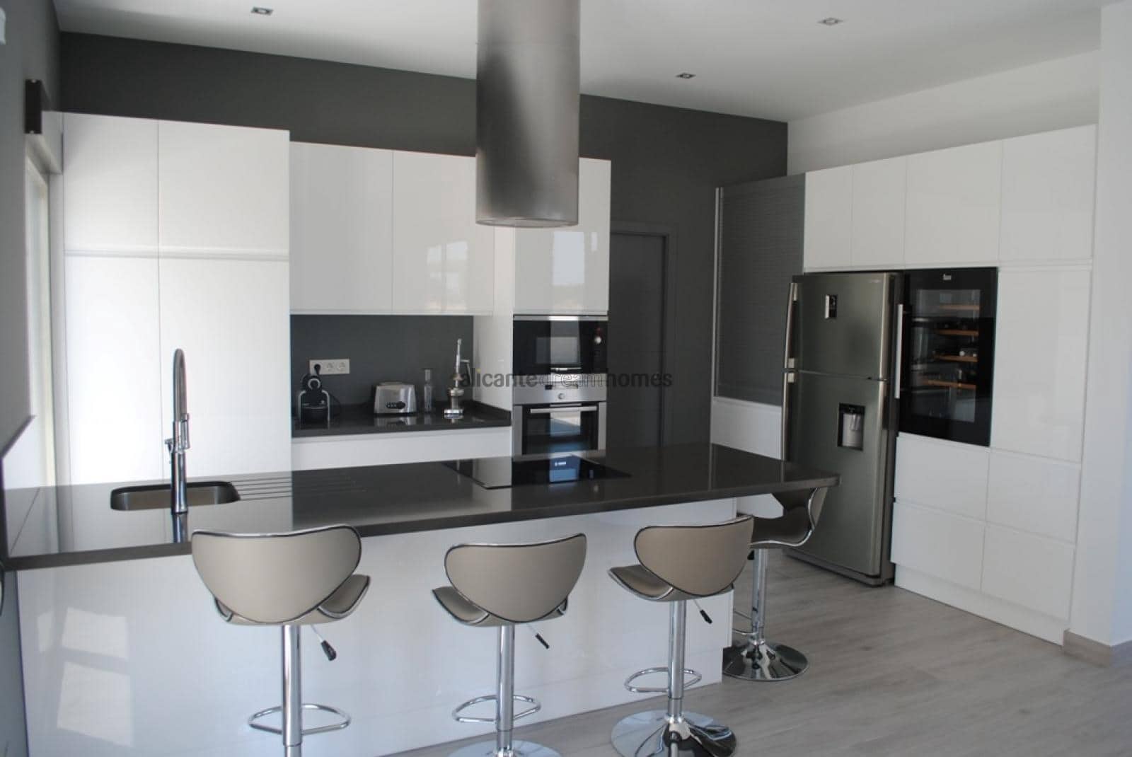 3 slaapkamer Villa te koop in Pinoso met zwembad - € 398.000 (Ref: 8844057)