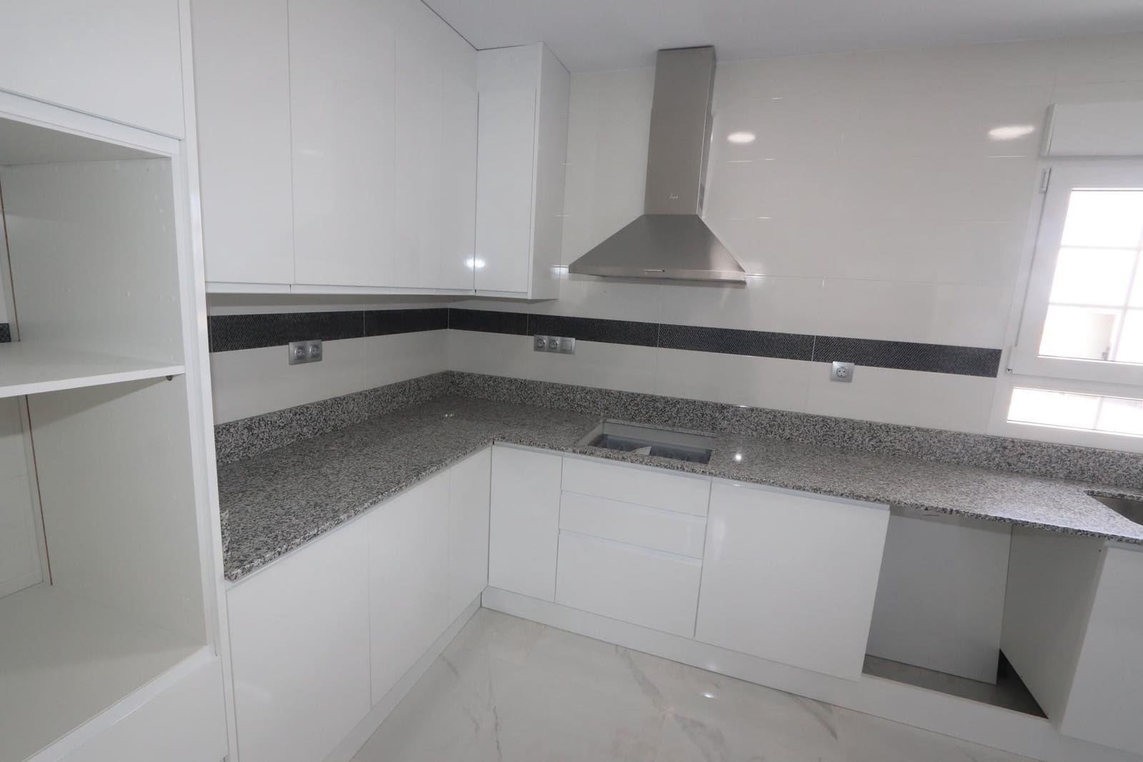 4 bedroom Villa for sale in Pinoso with pool garage - € 423,000 (Ref: 8844058)