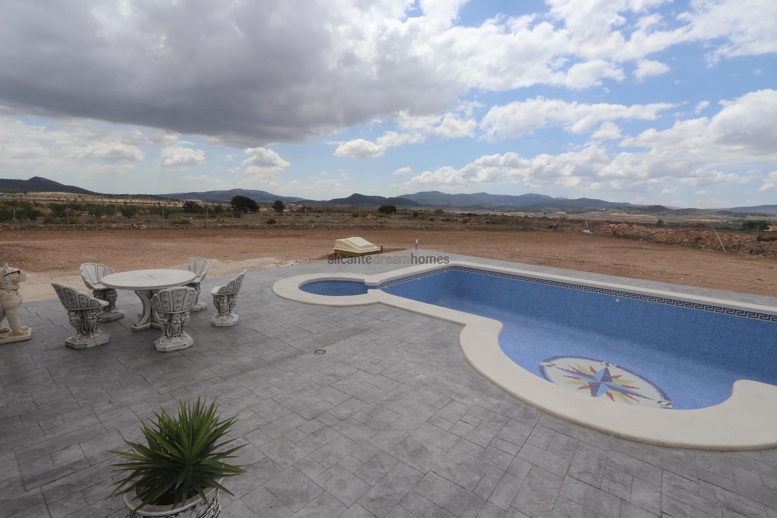 4 quarto Moradia para venda em Pinoso com piscina garagem - 423 000 € (Ref: 8844058)