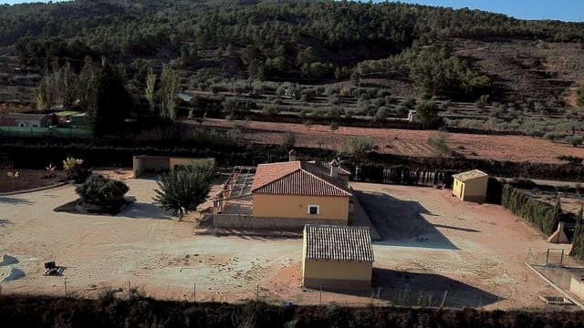 3 soveværelse Villa til salg i Pinoso med garage - € 370.000 (Ref: 8864728)