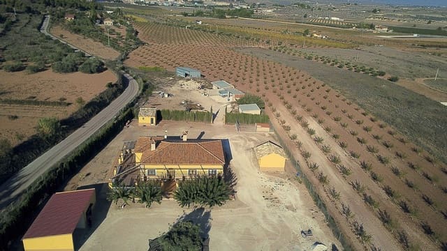 3 soveværelse Villa til salg i Pinoso med garage - € 370.000 (Ref: 8864728)