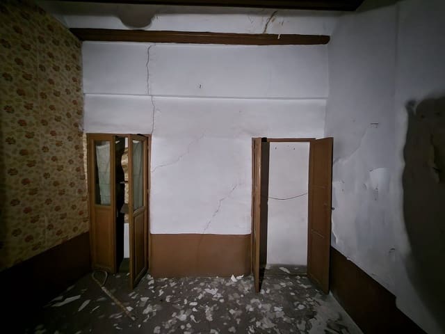 Hus til salgs i Villena med garasje - € 59 500 (Ref: 8864739)