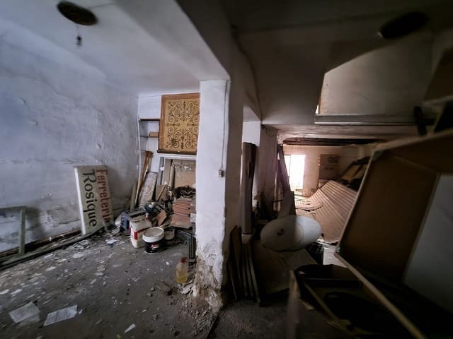 Hus til salgs i Villena med garasje - € 59 500 (Ref: 8864739)