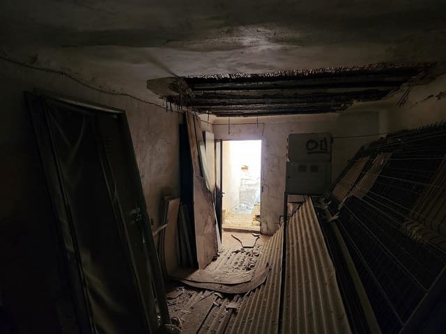 Hus til salgs i Villena med garasje - € 59 500 (Ref: 8864739)