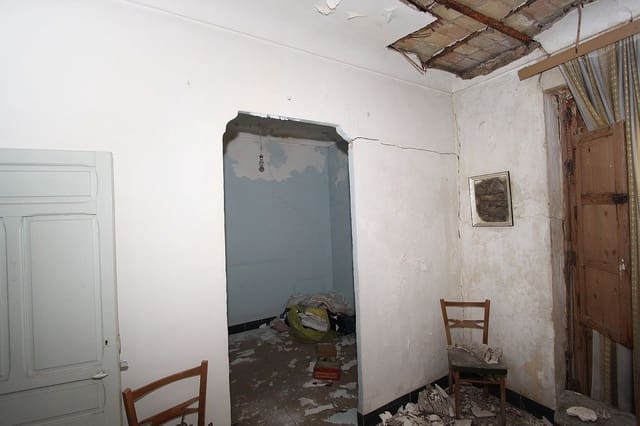 6 soverom Hus til salgs i Villena - € 80 000 (Ref: 8864749)