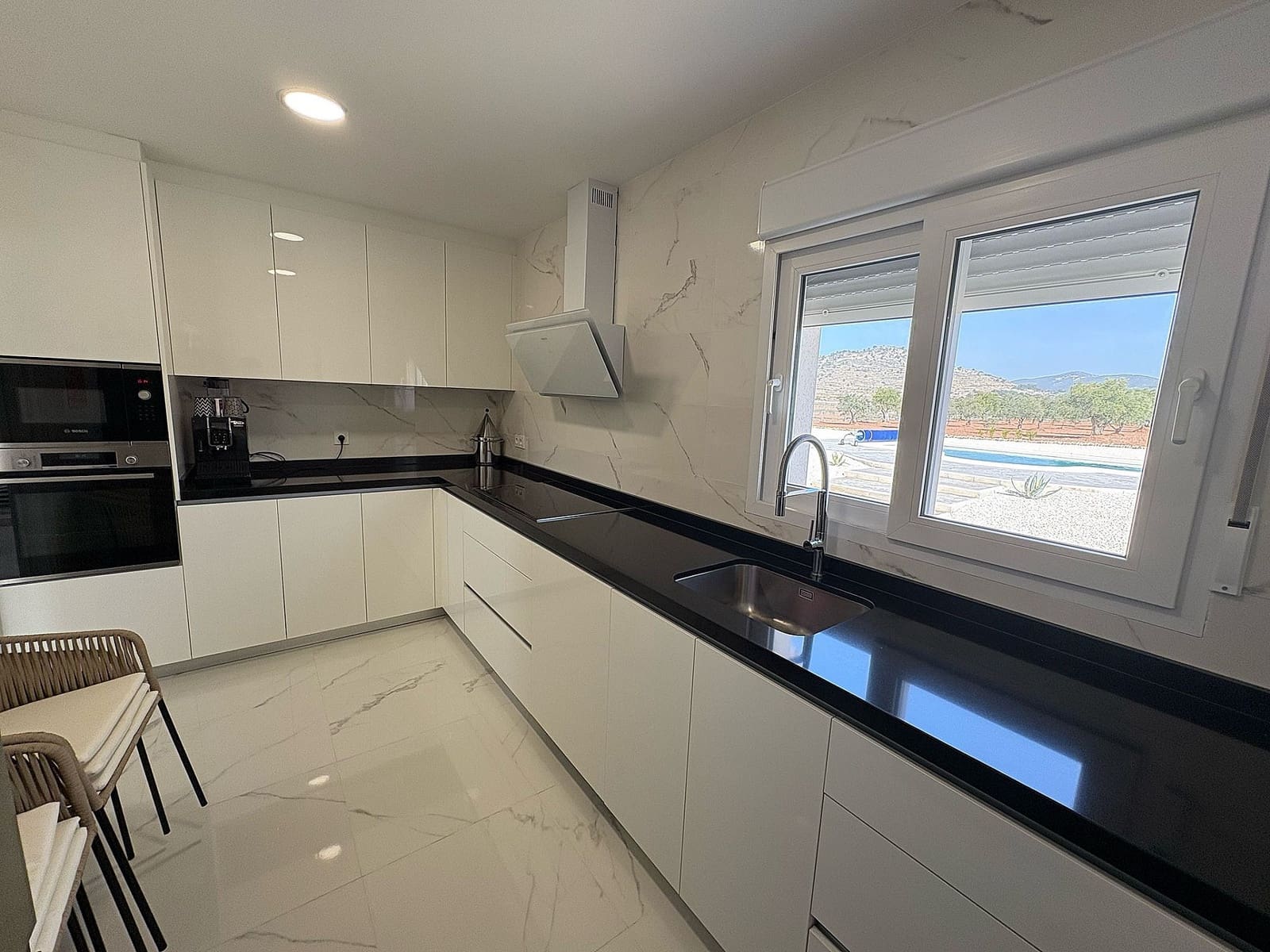 4 soveværelse Villa til salg i Pinoso med swimmingpool garage - € 423.000 (Ref: 8885559)