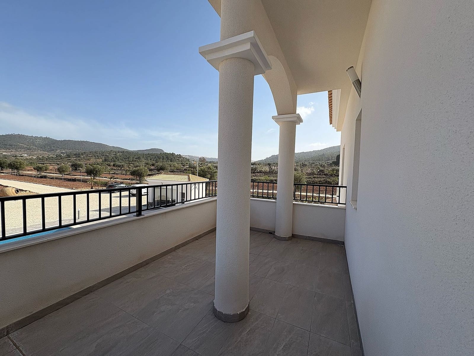 4 soveværelse Villa til salg i Pinoso med swimmingpool garage - € 423.000 (Ref: 8885559)