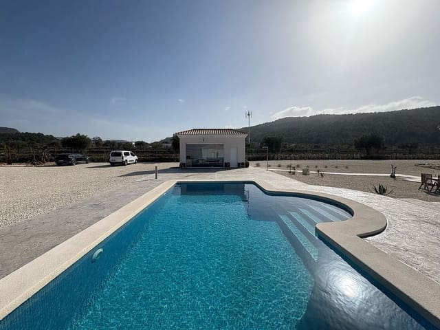 4 bedroom Villa for sale in Pinoso with pool garage - € 423,000 (Ref: 8885559)