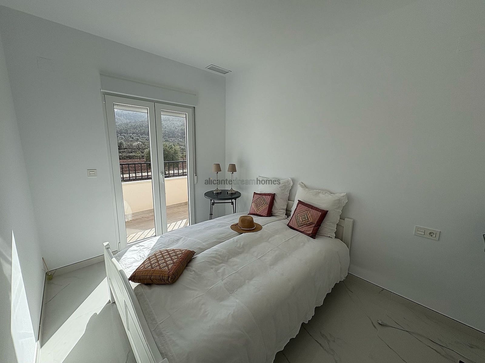 4 soveværelse Villa til salg i Pinoso med swimmingpool garage - € 423.000 (Ref: 8885559)