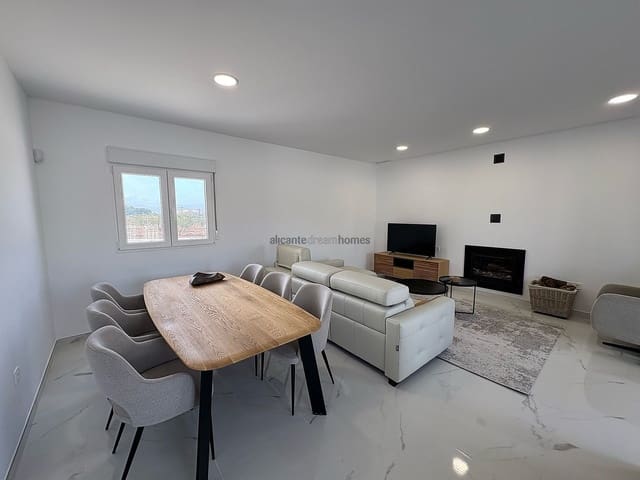 4 soveværelse Villa til salg i Pinoso med swimmingpool garage - € 423.000 (Ref: 8885559)