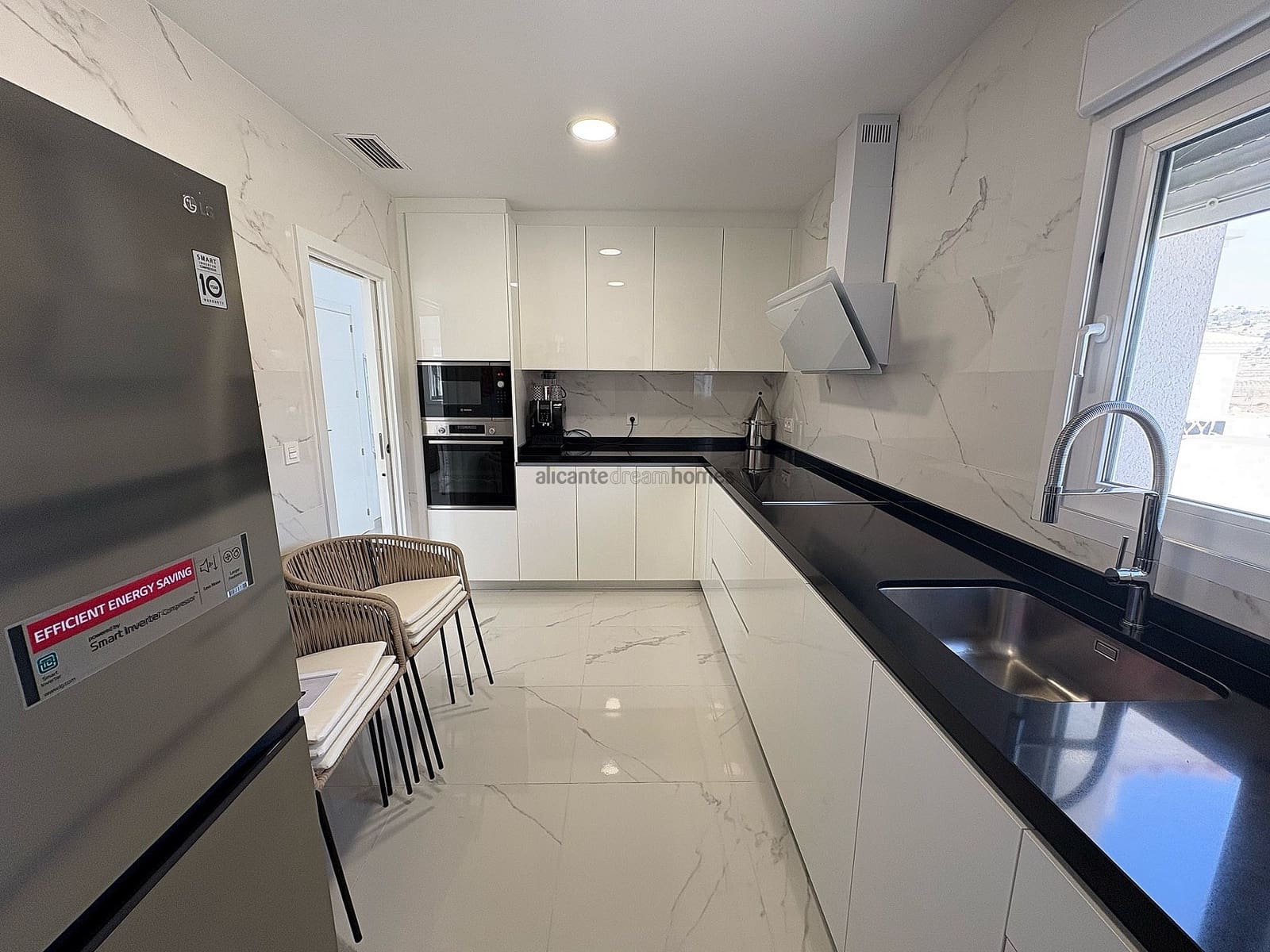 4 soveværelse Villa til salg i Pinoso med swimmingpool garage - € 423.000 (Ref: 8885559)