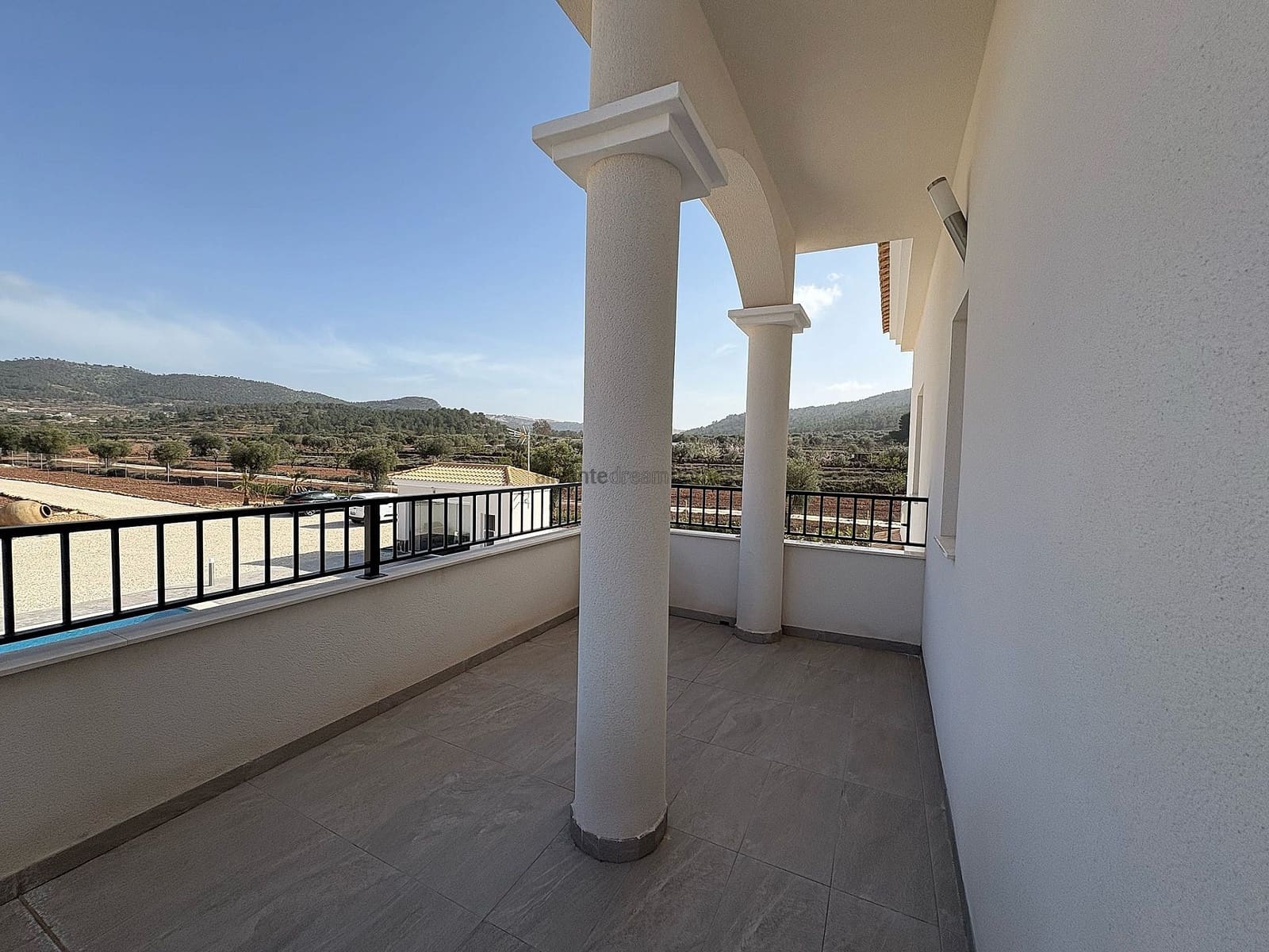 4 soveværelse Villa til salg i Pinoso med swimmingpool garage - € 423.000 (Ref: 8885559)