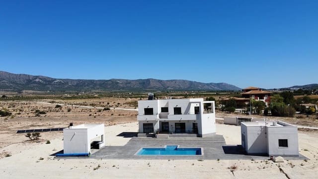 4 soveværelse Villa til salg i Pinoso med swimmingpool garage - € 489.000 (Ref: 8906991)
