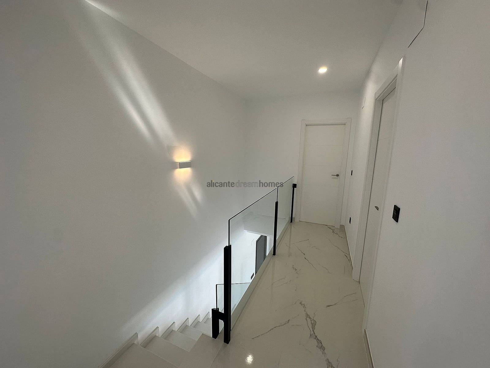 4 Zimmer Villa zu verkaufen in Pinoso mit Pool Garage - 518.000 € (Ref: 8906991)