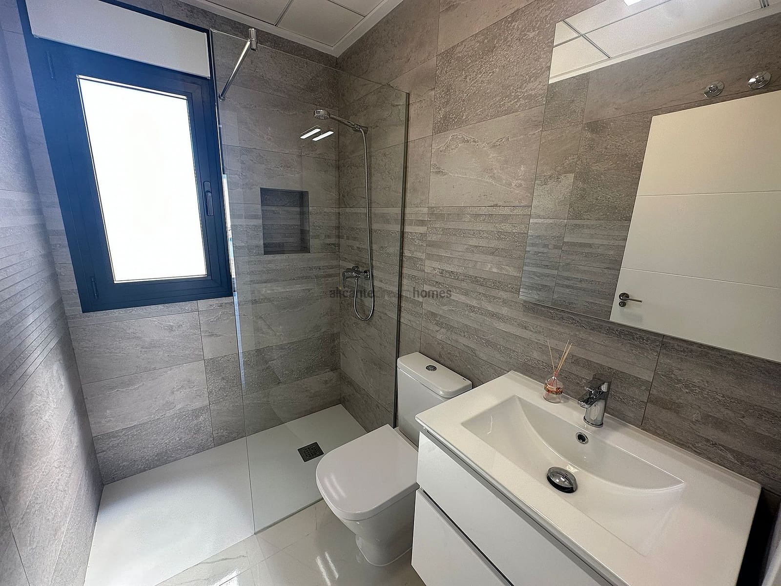 4 Zimmer Villa zu verkaufen in Pinoso mit Pool Garage - 518.000 € (Ref: 8906991)