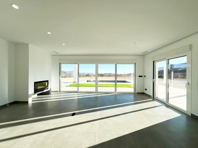 3 soveværelse Villa til salg i La Romana med swimmingpool garage - € 470.000 (Ref: 8910299)