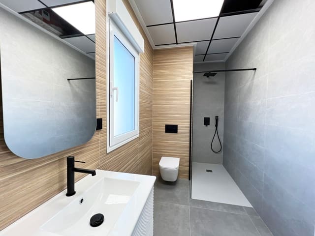 3 soveværelse Villa til salg i La Romana med swimmingpool garage - € 470.000 (Ref: 8910299)