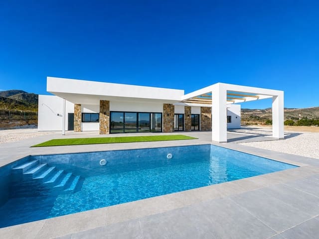 3 soveværelse Villa til salg i La Romana med swimmingpool garage - € 470.000 (Ref: 8910299)