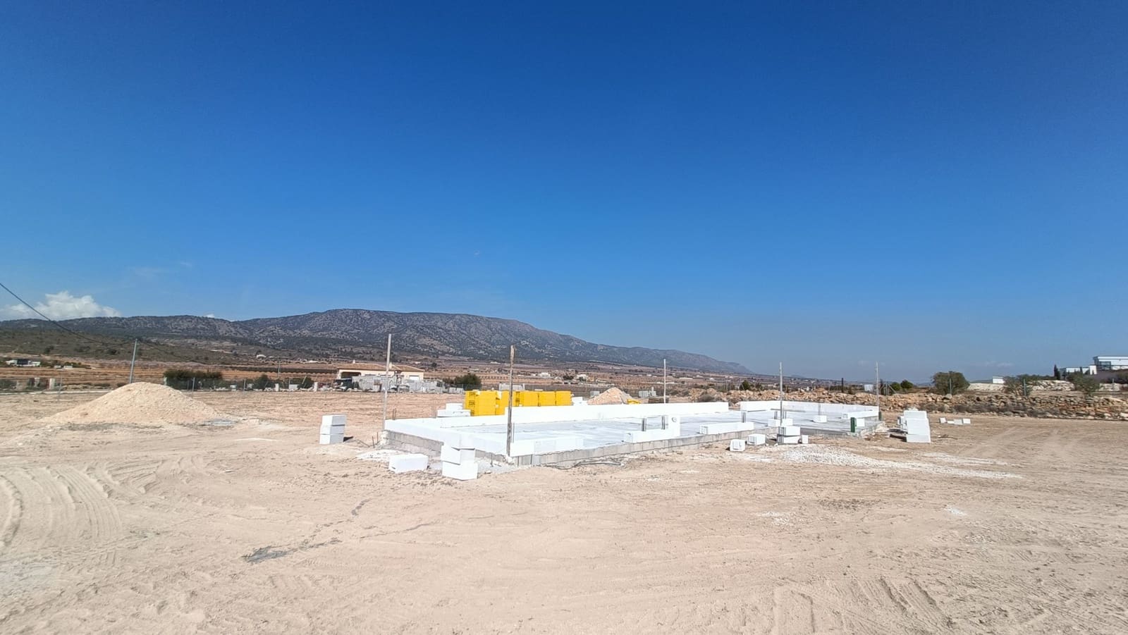 3 bedroom Villa for sale in Pinoso - € 370,000 (Ref: 8910310)