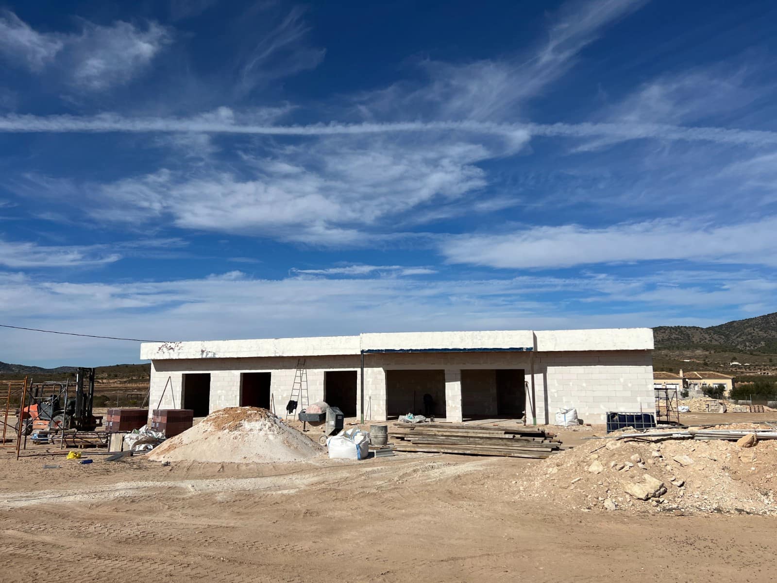 3 bedroom Villa for sale in Pinoso - € 370,000 (Ref: 8910310)