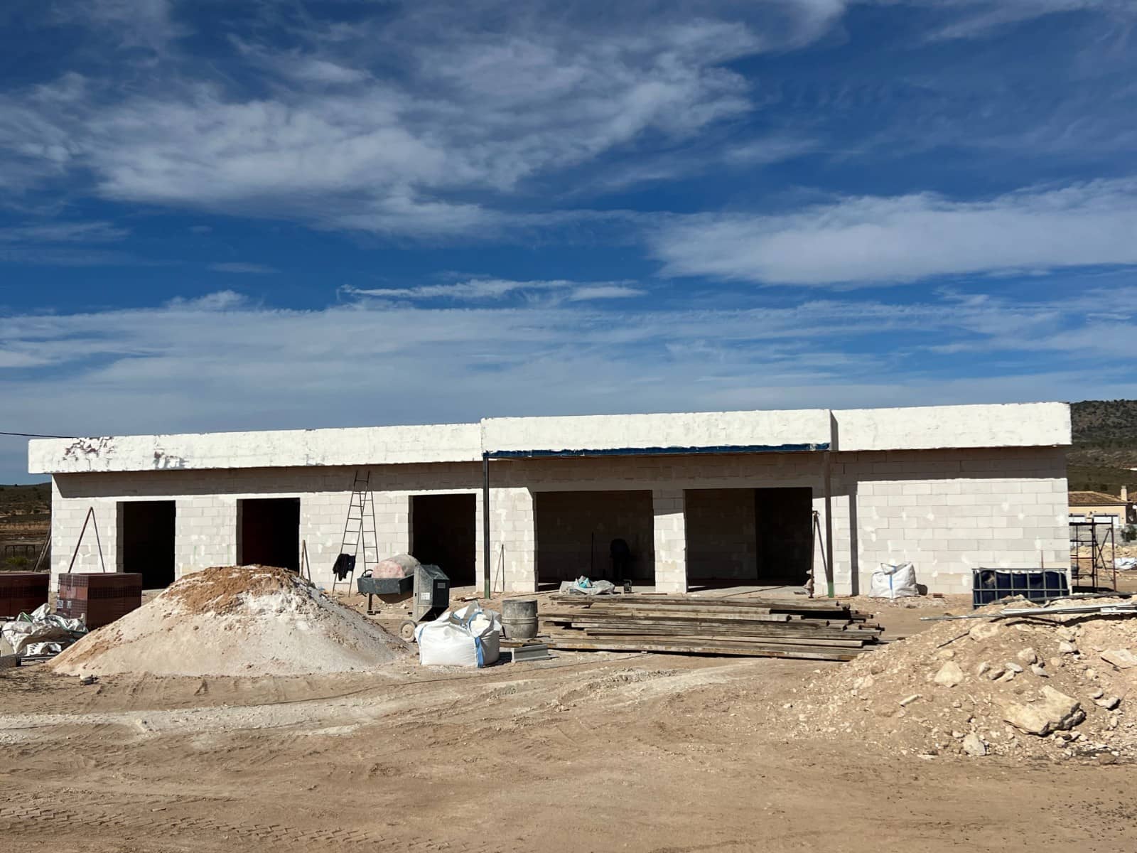 3 bedroom Villa for sale in Pinoso - € 370,000 (Ref: 8910310)