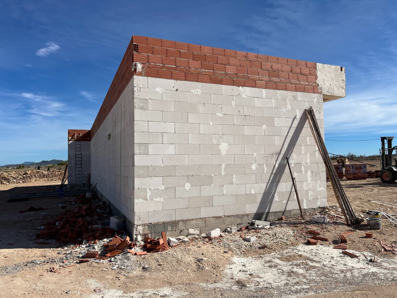 3 bedroom Villa for sale in Pinoso - € 370,000 (Ref: 8910310)