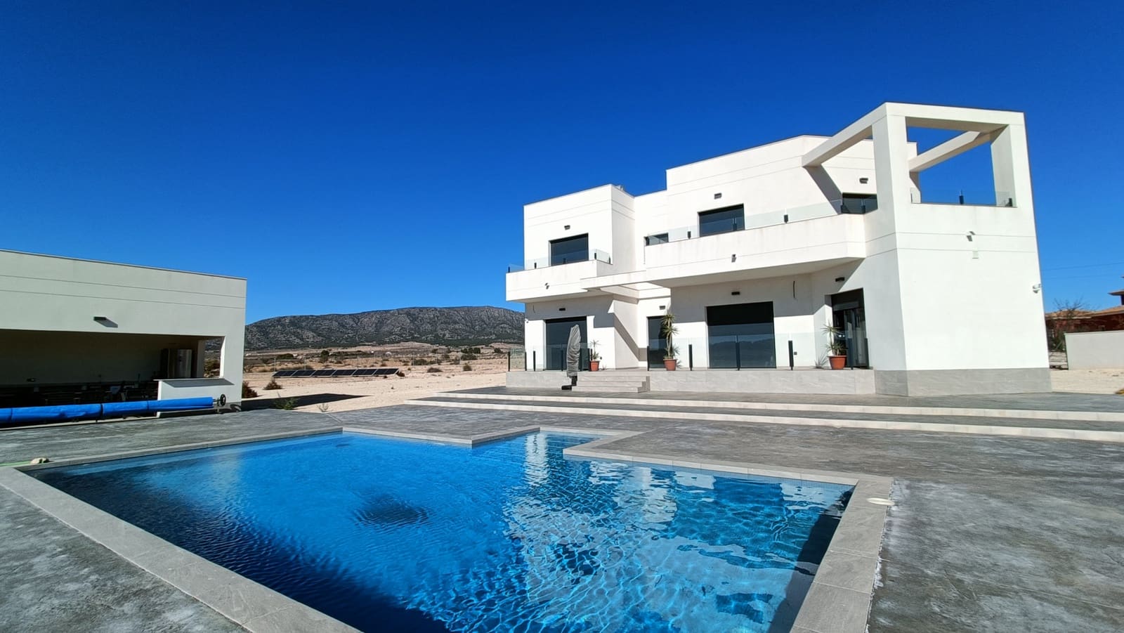 6 bedroom Villa for sale in Pinoso - € 489,000 (Ref: 8910326)