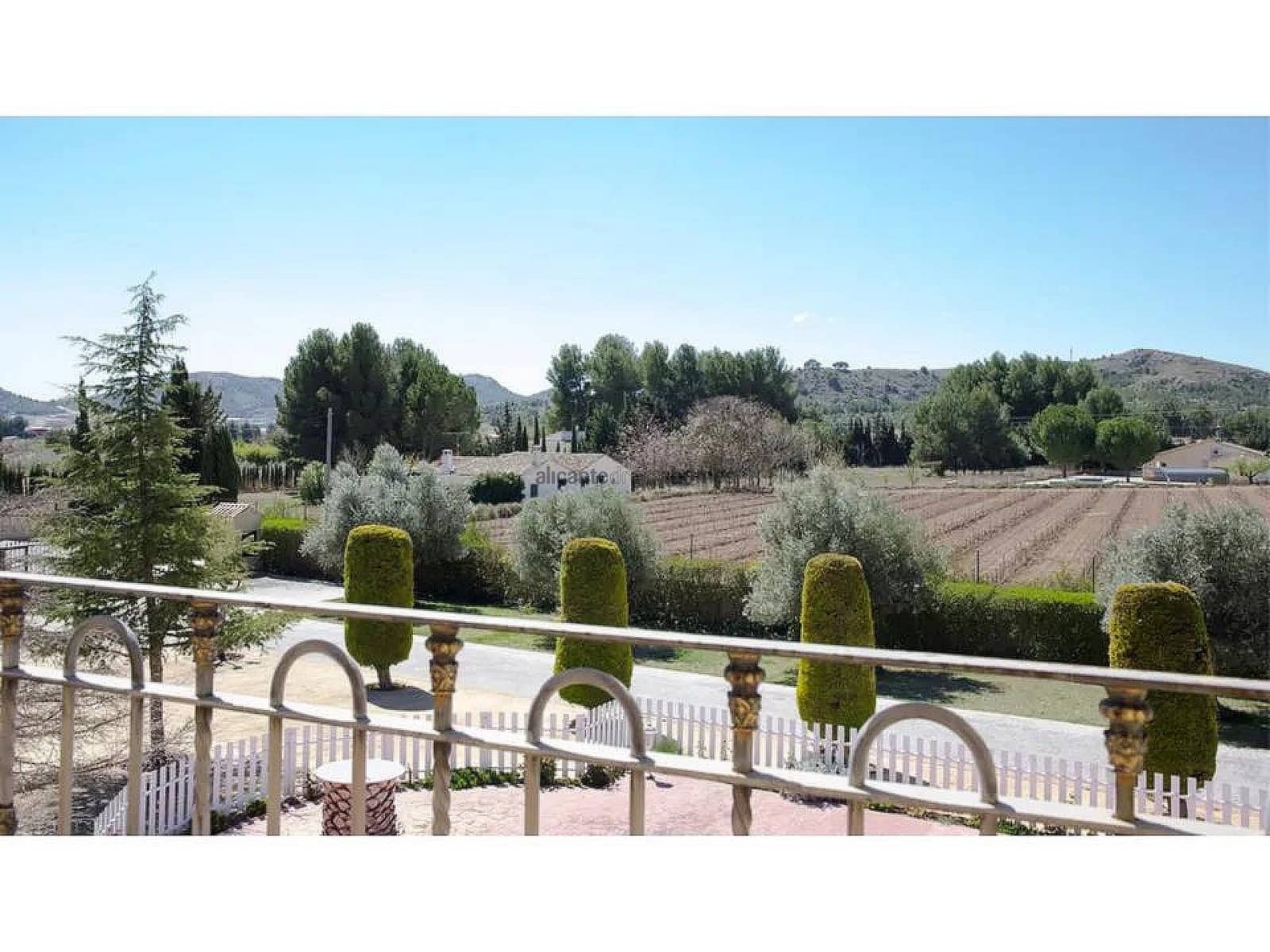 6 bedroom Villa for sale in Yecla with pool garage - € 600,000 (Ref: 8917159)