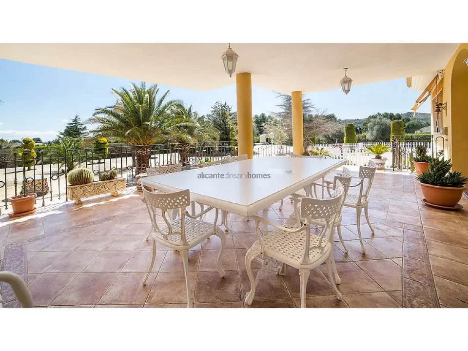 6 bedroom Villa for sale in Yecla with pool garage - € 600,000 (Ref: 8917159)