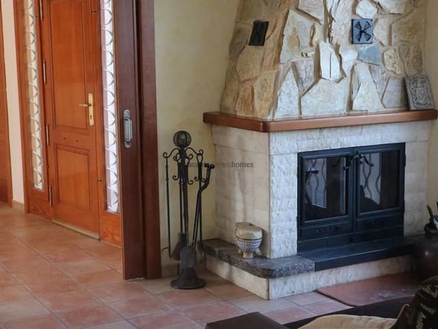 6 soveværelse Finca/Landehus til salg i Yecla med swimmingpool garage - € 550.000 (Ref: 8917160)