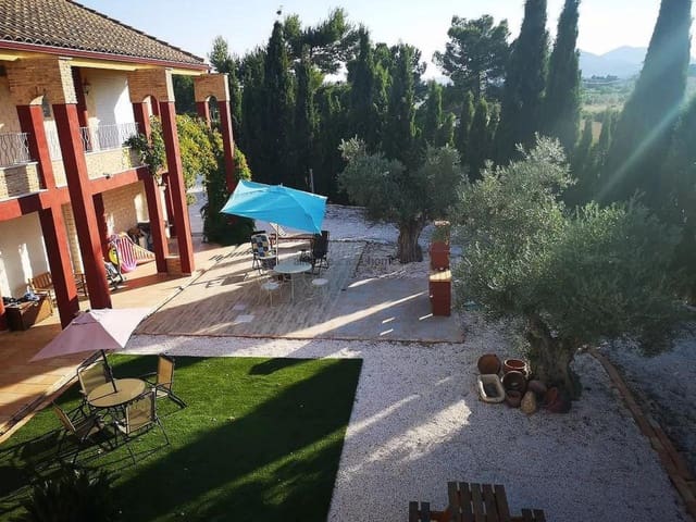 6 soveværelse Finca/Landehus til salg i Yecla med swimmingpool garage - € 550.000 (Ref: 8917160)