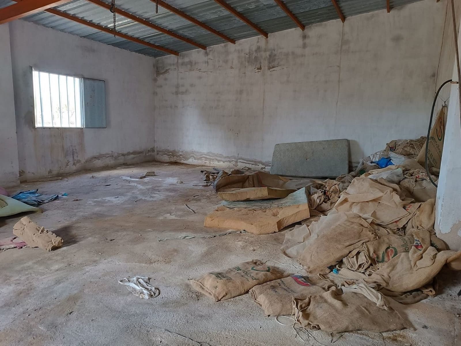 Rakentamaton maa myytävänä paikassa Yecla - 28 000 € (Ref: 8917763)