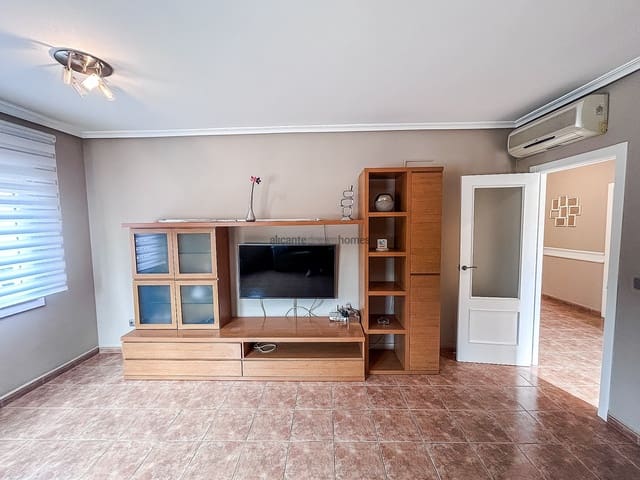 5 Zimmer Haus zu verkaufen in Pinoso mit Garage - 249.000 € (Ref: 8940779)