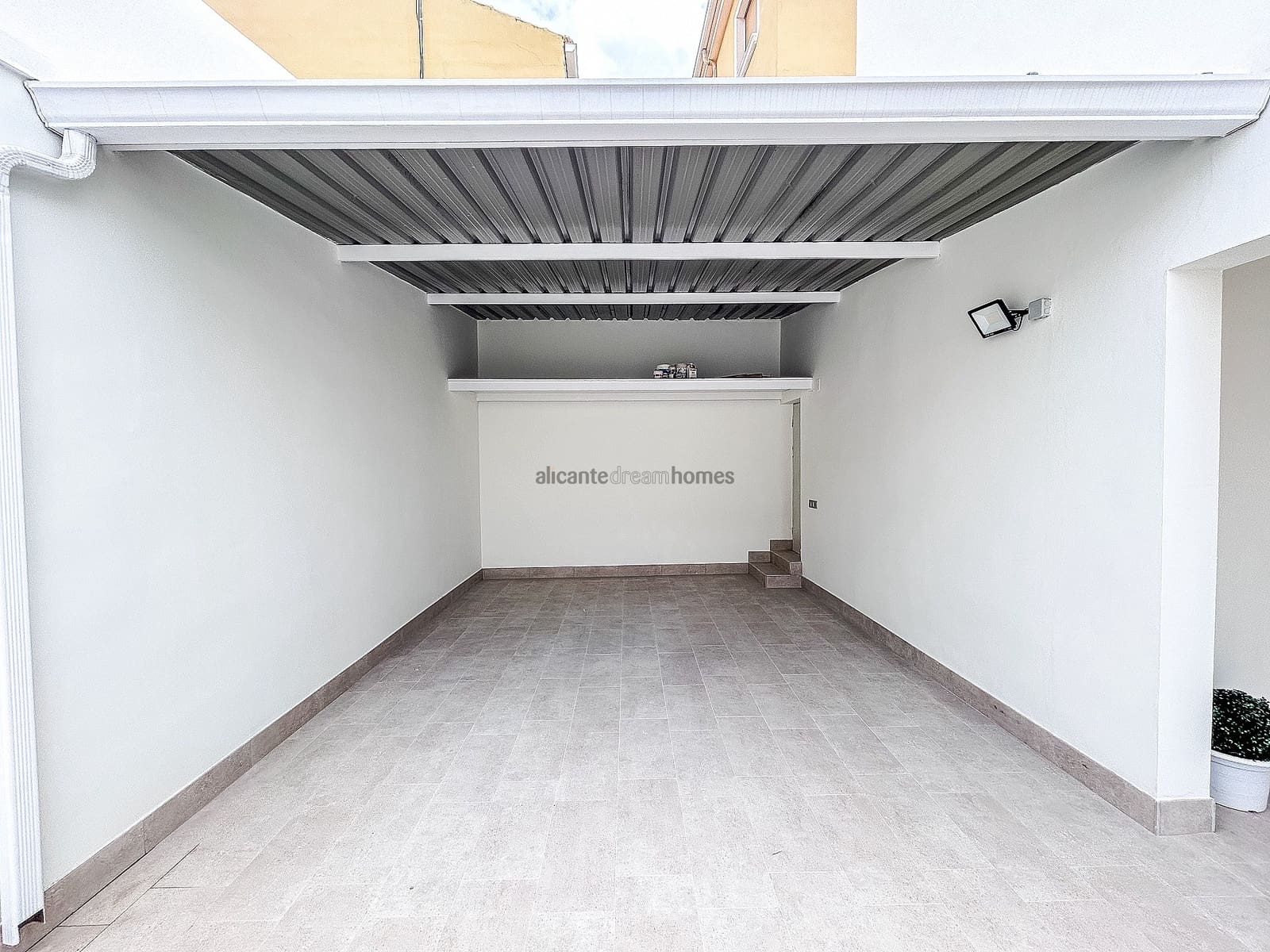 5 Zimmer Haus zu verkaufen in Pinoso mit Garage - 249.000 € (Ref: 8940779)